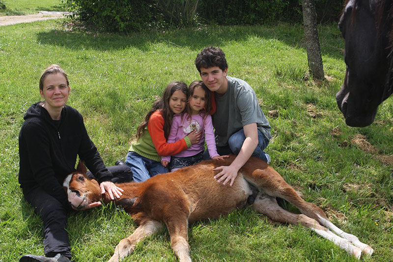 On the Rise: Scarlett Hansen Packs a One-Two Pony Punch